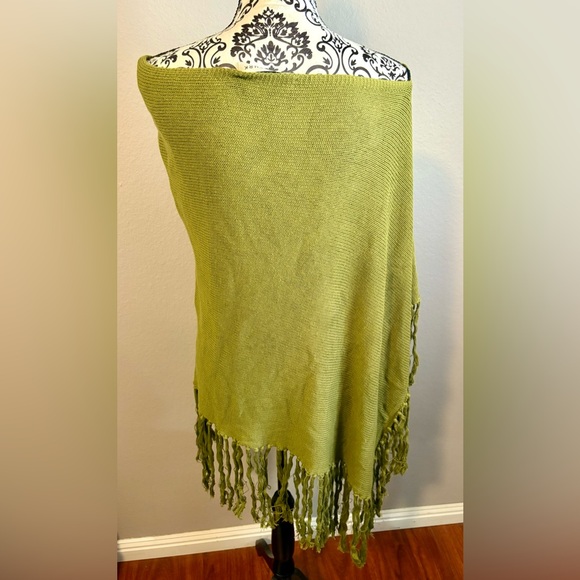 TRINA TURK Green Knit Poncho With Fringes - Picture 4 of 5